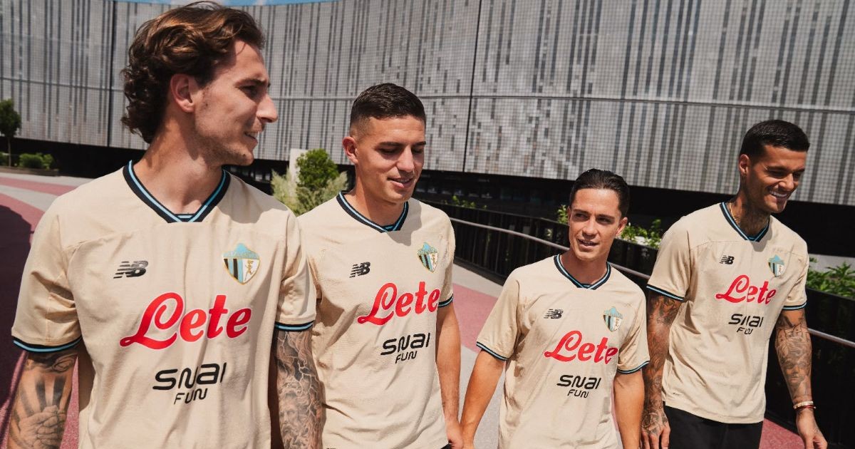 Ecco la terza maglia, beige caldo e logo retrò | RadioDea.it